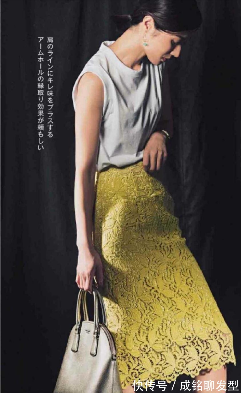 夏日|女人不管多大年纪,穿“半身裙”多配这几类上衣,温柔端庄有气质