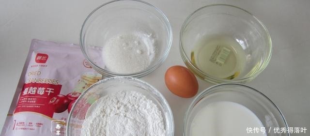 有糯米粉试试这么做,简单搅一搅,酸甜软糯,百吃不厌