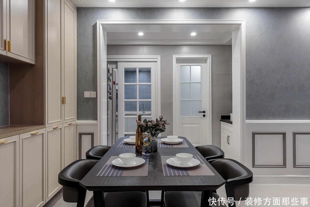 窗帘|129平绿色窗帘与灰色构成强烈的对比,香槟金的搭配有奢华情调