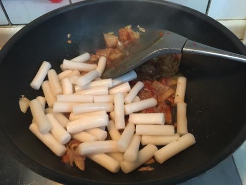 步骤|辣白菜炒年糕，香味浓郁，步骤简单，自己学会想吃不用外面买