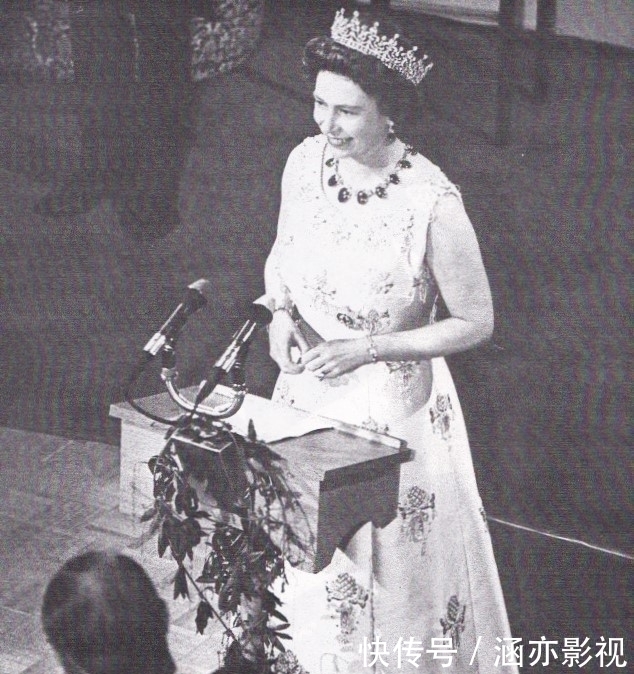 凯特王妃|英女王这套玉首饰蛮好看的，但有50多年没戴过了，好可惜