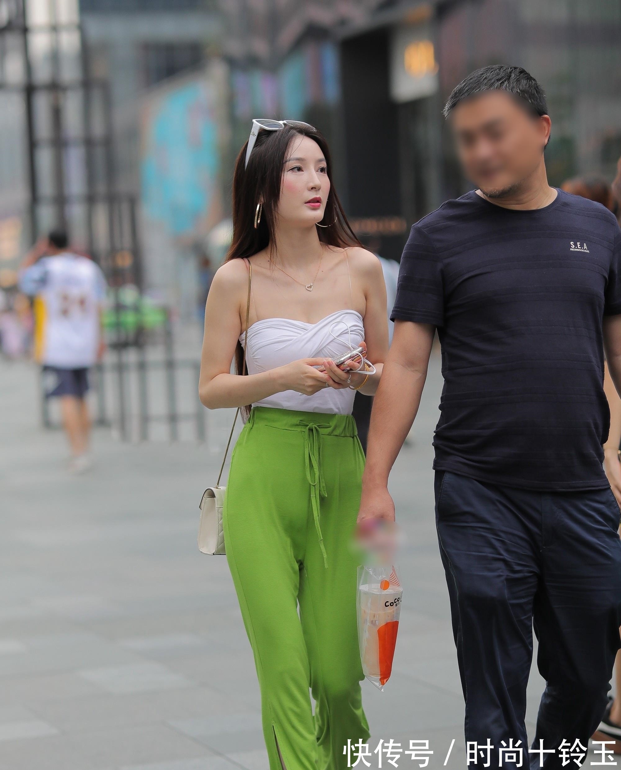 绿色 逛街要想吸引人,绿色穿搭少不了