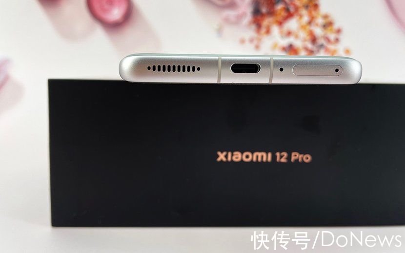 全新一代|小米 12 Pro 图赏：骁龙 8、澎湃 P1 加持，闪光砂工艺触感细腻