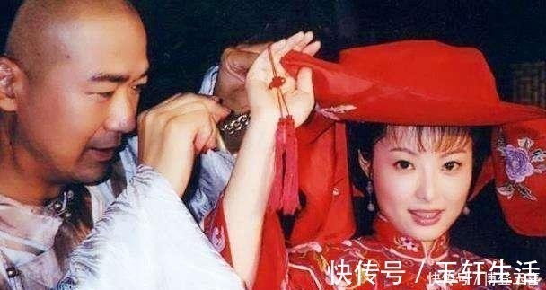 和?$考古队挖出纪晓岚墓,看到墓中七具白骨,揭露了他不为人知的一面