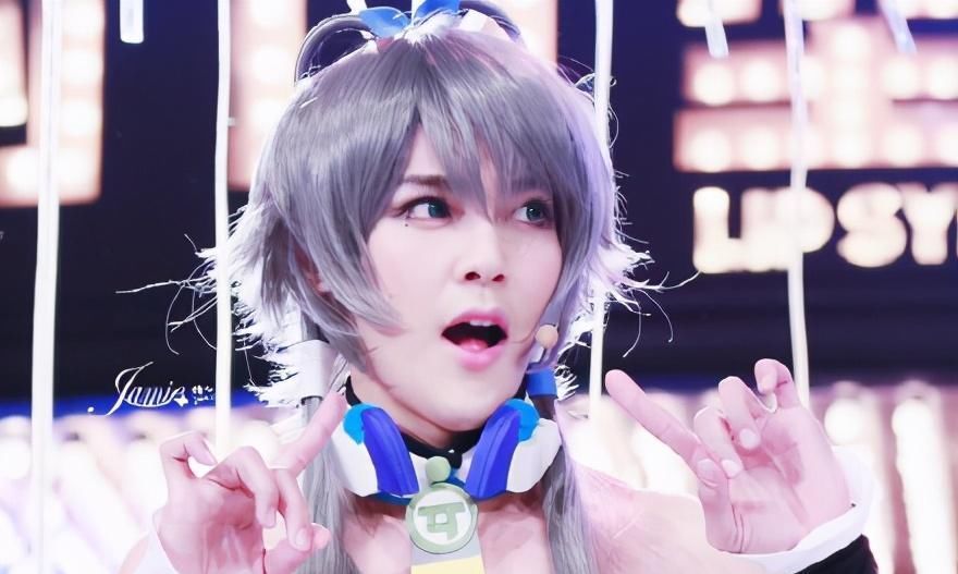 越来越多|明星手下的洛天依竟然完败coser?不看不知道,这输得也太惨了吧