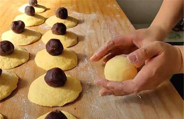 搅拌|玉米面是一种新的吃法。当你用开水搅拌筷子时,你将吃不到其中的三个