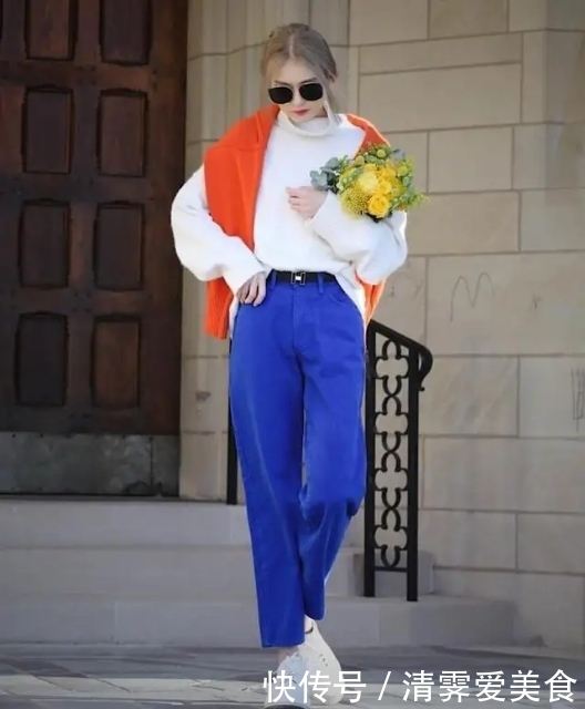 真正时髦的女人,入冬都少不了一件“白色毛衣”,简单搭配就很美