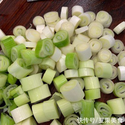 口味|炸酱面这样吃,换个口味换种心情