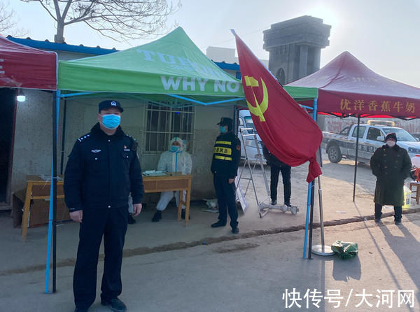 民警|滑县一老汉返乡 看民警怎样帮他通过防疫检查