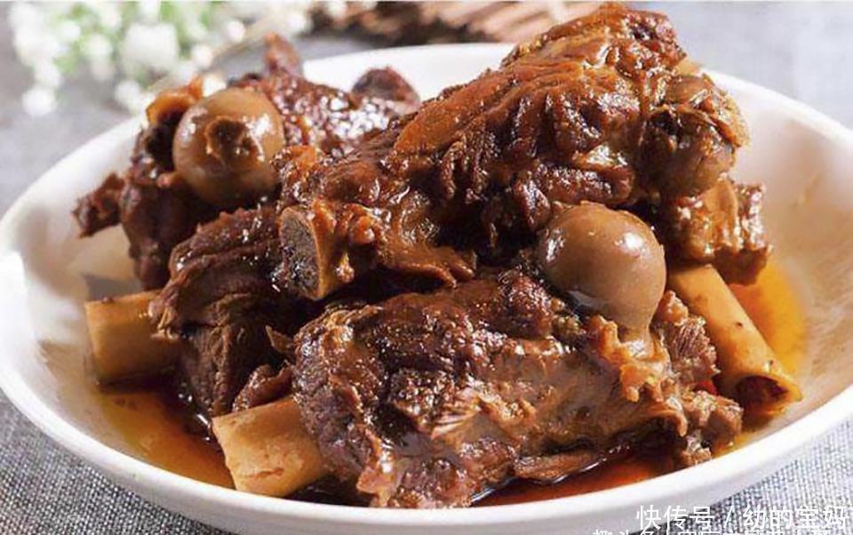 香味|做酱大骨用不用焯水,大厨教你正确做法,香味浓郁肉软烂,太香了