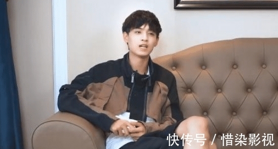 秦霄贤成《热气腾腾欢笑吧》常驻嘉宾，首部电影《扬名立万》将映