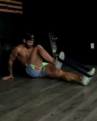 腹部|辛苦练腹肌下面两块却不出现一组动作针对下腹,难度不低却管用