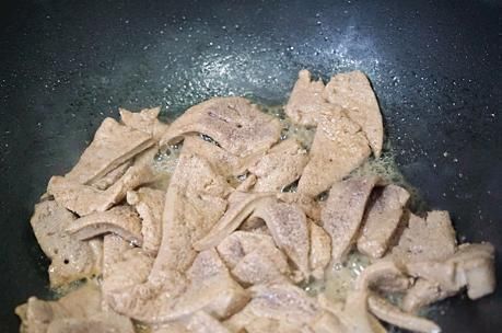 炒猪肝,万万不可直接下锅,多加2个步骤,猪肝鲜嫩滑,不会老