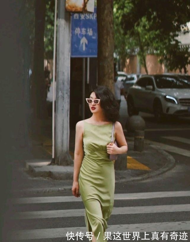 连衣裙|想成为精致的女人，就要穿对服装了，合适的穿搭会让整个人更优雅