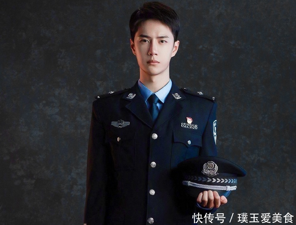 应援,警察肩章暴露级别,粉丝秒变事业粉