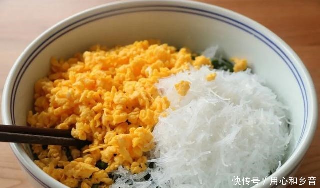 满满的|「早餐」韭菜不做韭菜盒子,试试这样做,金黄酥脆,满满的馅料,太过瘾了