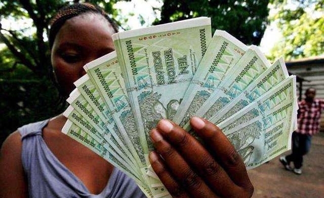 世界上钱最不值钱的国家,一个面包一千亿,