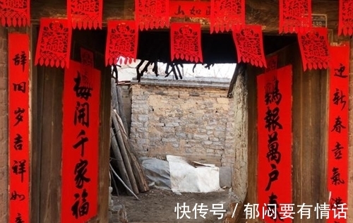 绝妙#少女出上联:一人一碗一口锅,秀才对出一绝妙下联,少女又气又羞