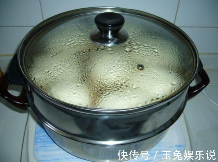 酵母|蒸馒头别再傻傻放酵母，只需加一瓶“饮料”不仅馒头更白，还更香