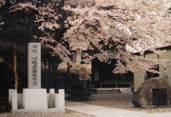 中国|日本厚葬着一位中国人,中国后代前去扫墓,德川家族还得亲自陪同