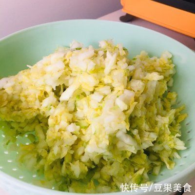 老妈做的手工水饺～太好吃了吧，怎么吃都不腻