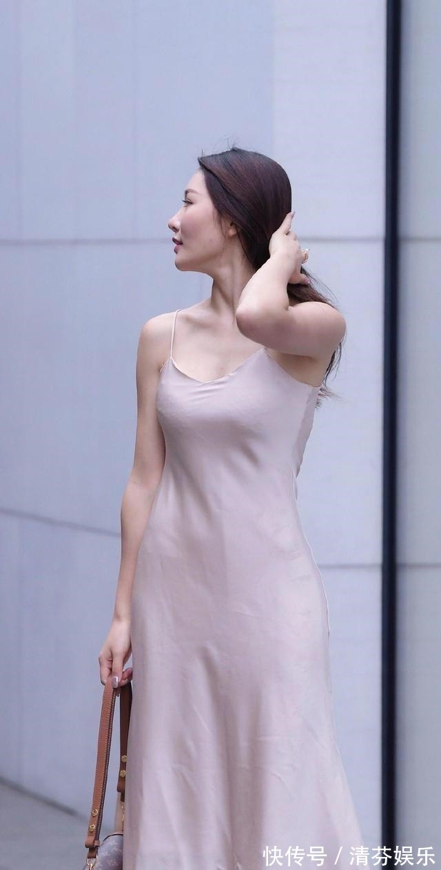 连衣裙 浅粉色绸缎连衣裙,显高级有质感,穿出女性知性优雅美!