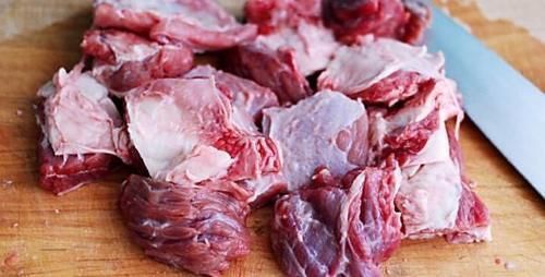 炖牛肉时，只知道焯水是错的多加几步，牛肉更软烂入味，无腥味