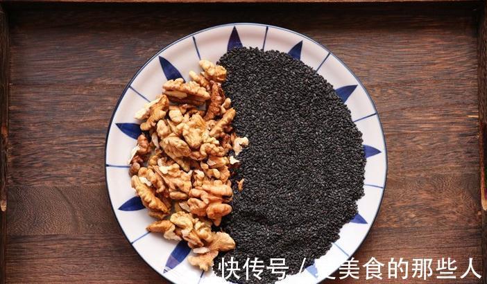 核桃和黑芝麻是绝配,教你简单做法,做一次吃一冬天,随吃随取