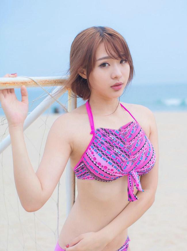 美女|比基尼使美女增添了一丝柔美感,散发出优雅的魅力,穿出时髦韵味