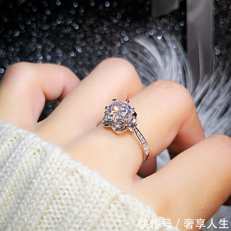 珠宝 花近万元去购买一款珠宝首饰真的值得吗?答案是这样的