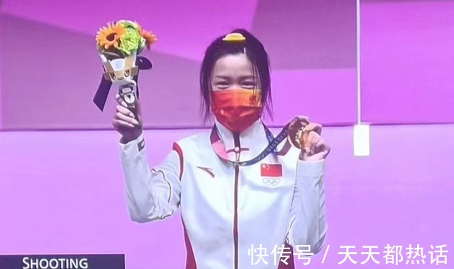 安踏|杨倩首夺奥运金牌太长脸！穿国货比高奢有排面，娃娃脸比明星都美！