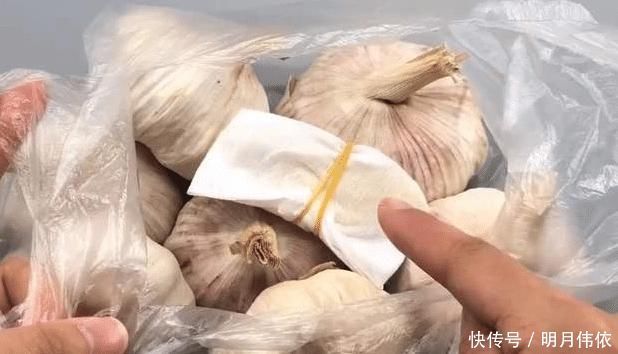 大蒜|保存大蒜,别再放冰箱了,教你一个实用土方法,不发芽保存时间长