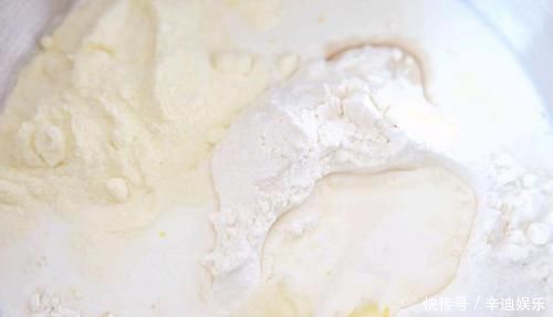 还在买面包?5分钟教大家家制作金枪鱼面包,大人小孩都爱吃