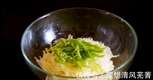 菜籽油|家里土豆堆积如山,做一道酸辣土豆丝,营养美味,美味可口!