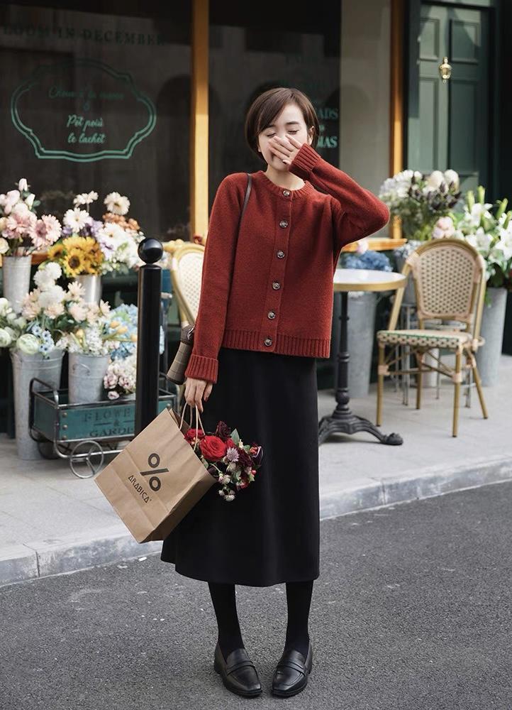 女人味|谁说黑色显老气?记住这4个技巧,不老气、不扮嫩,简约得体才是美