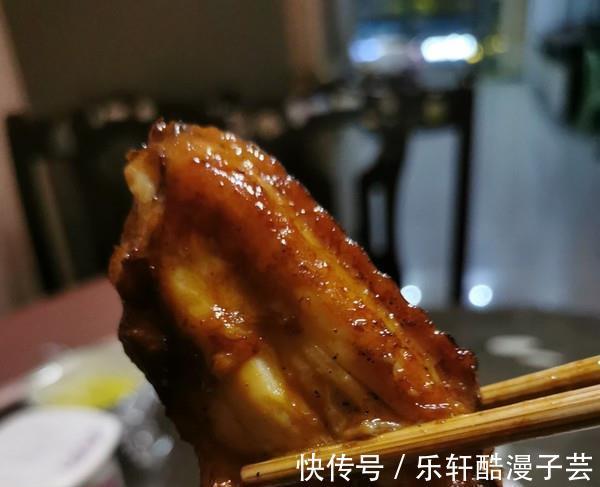 腌制|教你自制柠香烤鸡翅,外焦里嫩鲜嫩多汁,好吃到舔手指