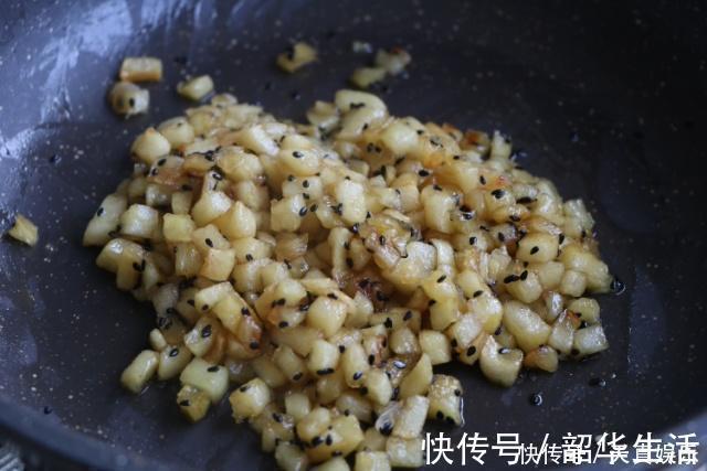 极简版苹果派教程，面粉包苹果烤一烤，香软又易消化