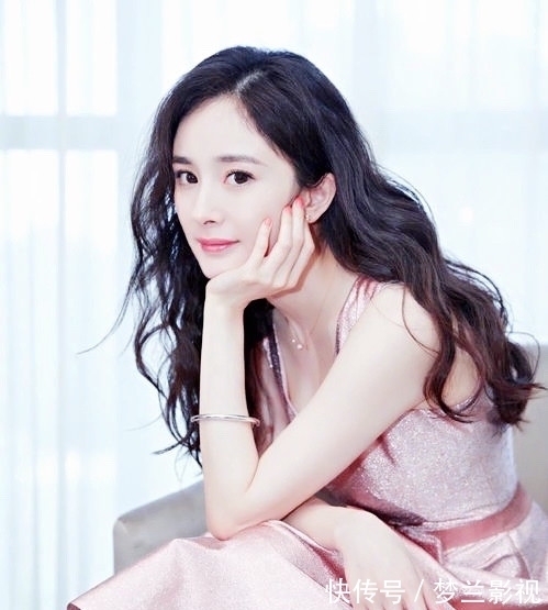 黃明昊|人間清醒？楊冪大談社交現(xiàn)狀，稱網(wǎng)絡(luò)是逃避現(xiàn)實(shí)的安全區(qū)