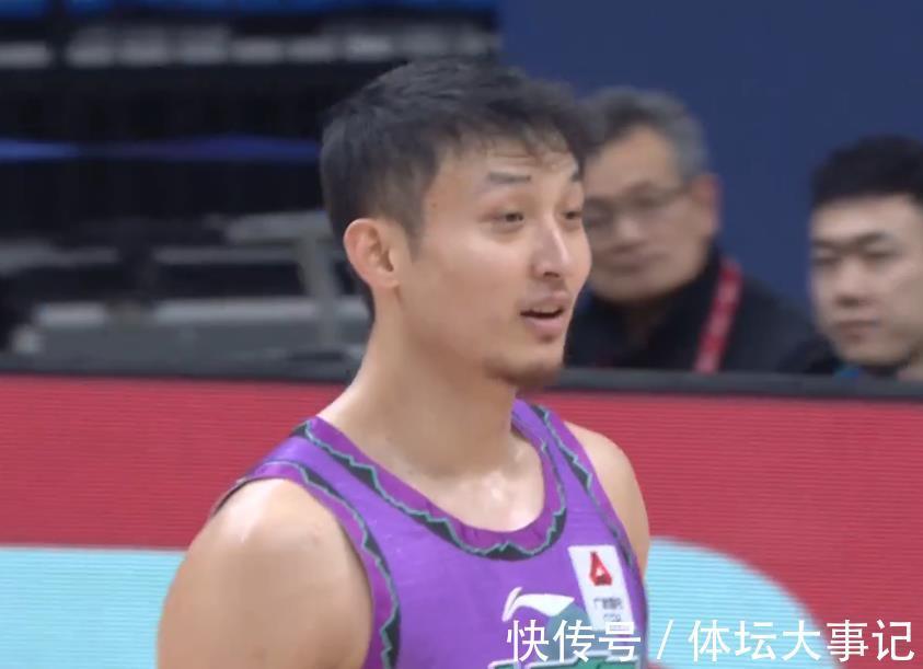 冯莱|两节输38分!李春江打蒙山东队,王哲林砍下19+9,哈德森7中1
