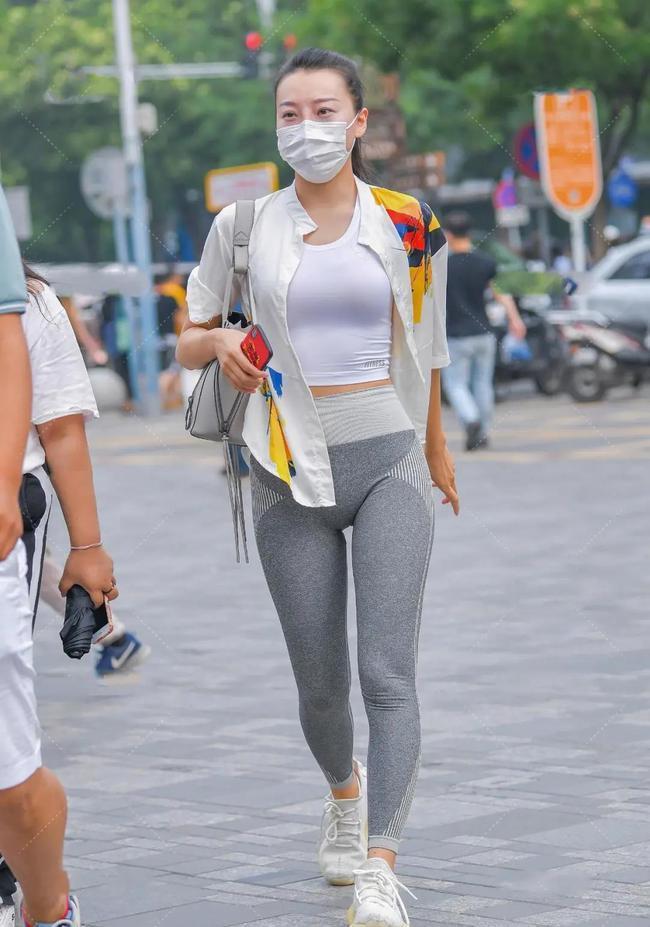 高颜值|身材一级棒的高颜值小姐姐, 休闲舒适有美感, 青春时尚有活力