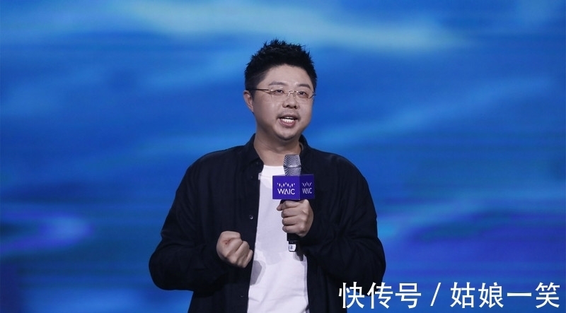 脱口秀|笑果脱口秀首登世界人工智能大会闭幕式 呼兰“重操旧业”笑侃人工智能