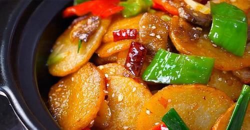 玉米淀粉|干锅土豆片很多人都做错，教你一个技巧，出锅太香了，美味又下饭