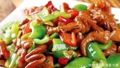 家常菜就要荤素搭配,吃着香,营养全,今天的菜一上桌,全家喜欢