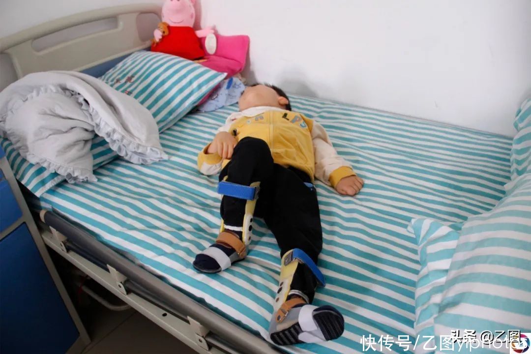 治疗|怪事啊，男童一天只睡2个小时，每到半夜大哭不止，已折腾妈妈4年