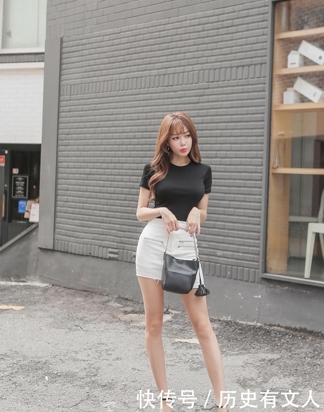 真的|街拍时尚美腿的美女,身姿凹凸,走在街上真的好拉风