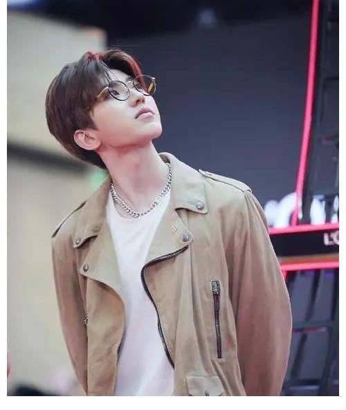 烏托邦|蔡徐坤就是爭議本身，他抓住了女孩的心，也就掌控了市場的未來