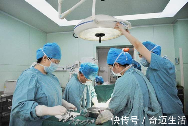 生娃|分娩时遇到“逗逼医生”是啥体验？这些冷幽默，让产妇忘了疼