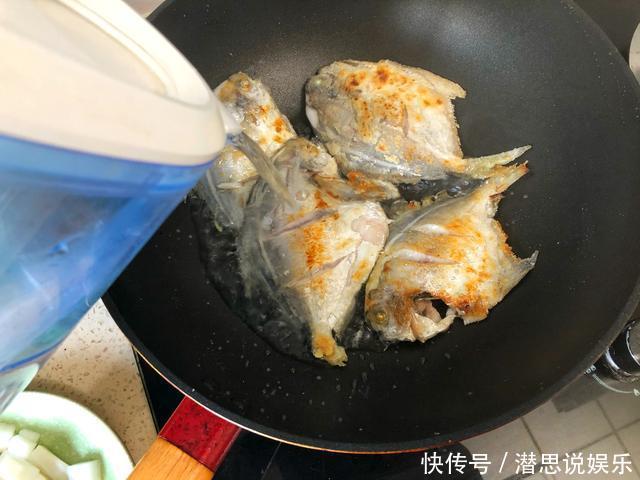 天冷,它和鱼是绝配,炖一锅上桌抢着吃,汤汁都不剩,太过瘾了