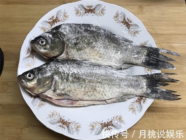鲫鱼此做法太好吃了,多加一料,鲜嫩不腥,饭店都吃不到