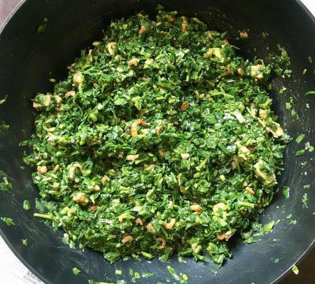 采摘|半个月就可采摘一次,山上野菜却很有营养,一斤卖60元,见到珍惜